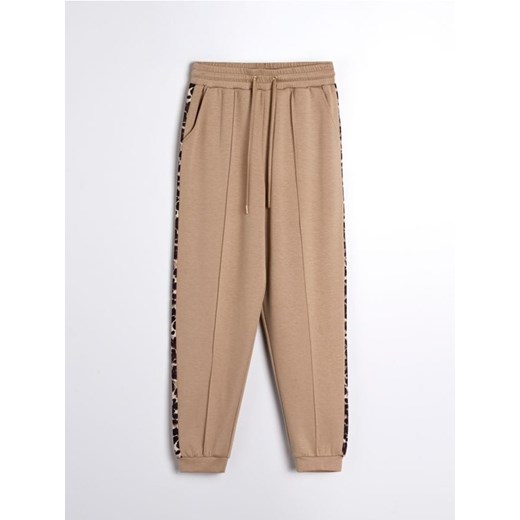 Sinsay - Spodnie dresowe z ozdobnymi lampasami w panterkę - wielobarwny Sinsay M Sinsay