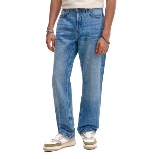 Cropp - Niebieskie jeansy relaxed fit - niebieski ze sklepu Cropp w kategorii Jeansy męskie - zdjęcie 178372573