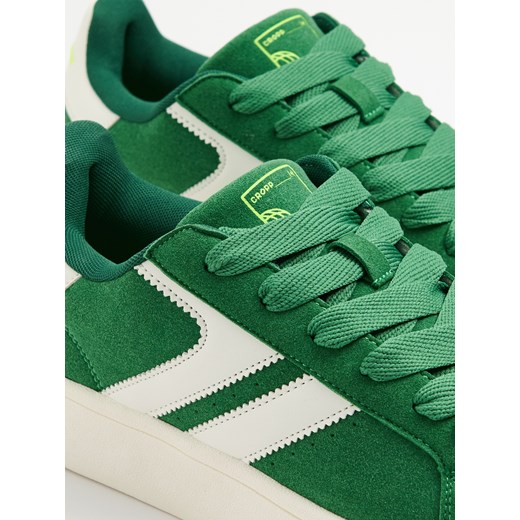 Cropp - Zielono-białe sneakersy - zielony Cropp 46 Cropp