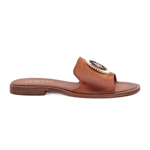 Lewski Shoes Skórzane Klapki Z Ozdobą Na Płaskim Obcasie Lewski 3047/O Camel brązowe ze sklepu ButyModne.pl w kategorii Klapki damskie - zdjęcie 178400964