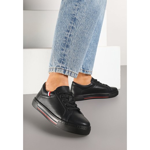 Czarne Płaskie Sneakersy ze Skóry Naturalnej ze Skórzaną Wkładką Ozdobione Perforacją Zelili ze sklepu born2be.pl w kategorii Buty sportowe damskie - zdjęcie 178409722