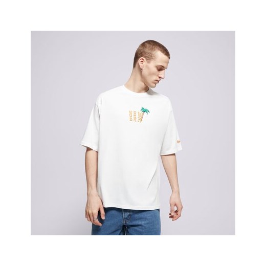 NEW ERA T-SHIRT NE DRINK GRAPHIC OS NONE ze sklepu Sizeer w kategorii T-shirty męskie - zdjęcie 178429100