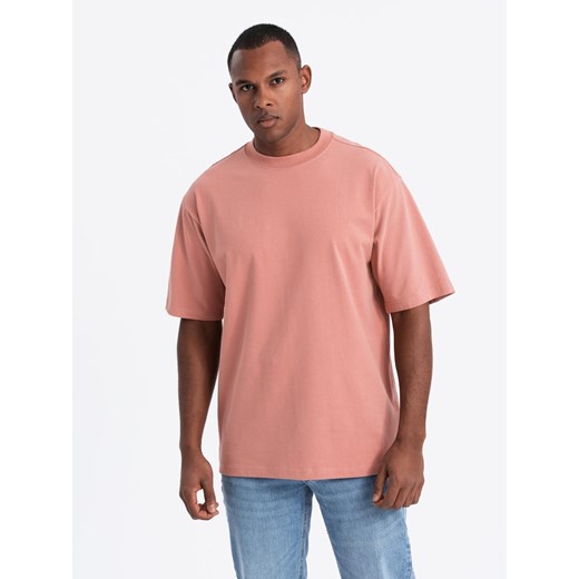 Bawełniany t-shirt męski LOOSE FIT  z okrągłym dekoltem – różowy V5 OM-TSBC-0234 ze sklepu ombre w kategorii T-shirty męskie - zdjęcie 178431200