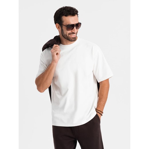 Męski bawełniany t-shirt LOOSE FIT z okrągłym dekoltem – kremowy V2 OM-TSBC-0234 ze sklepu ombre w kategorii T-shirty męskie - zdjęcie 178431224