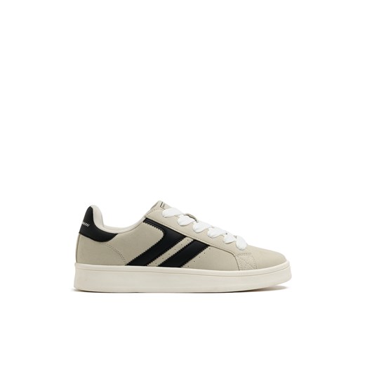 Cropp - Beżowo-czarne sneakersy - beżowy ze sklepu Cropp w kategorii Buty sportowe męskie - zdjęcie 178446203