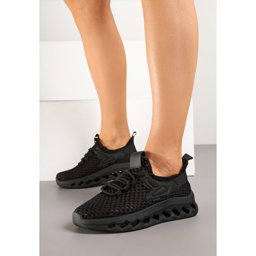 Czarne Siateczkowe Buty Sportowe Sneakersy na Grubej Tłoczonej Podeszwie Luriane ze sklepu born2be.pl w kategorii Buty sportowe damskie - zdjęcie 178447134