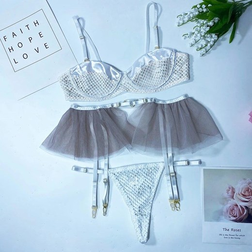 3-częściowy komplet bielizny bralette z falbanką - Czarny S ze sklepu Intimica.pl w kategorii Komplety bielizny damskiej - zdjęcie 178517950