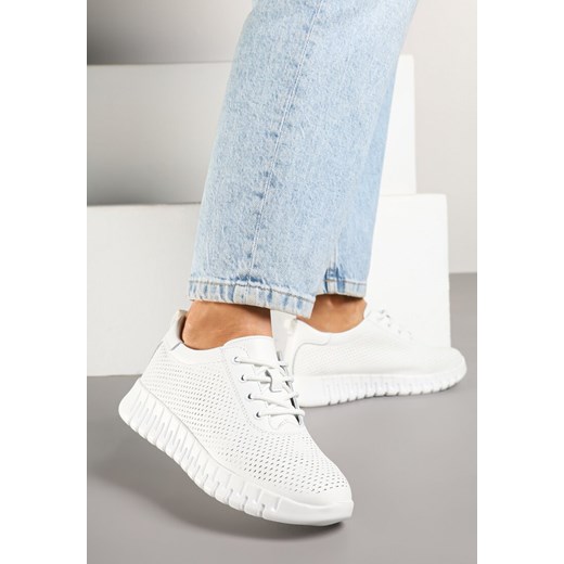 Białe Skórzane Sneakersy z Ozdobną Perforacją i Tłoczoną Podeszwą Setalira ze sklepu born2be.pl w kategorii Buty sportowe damskie - zdjęcie 178529391