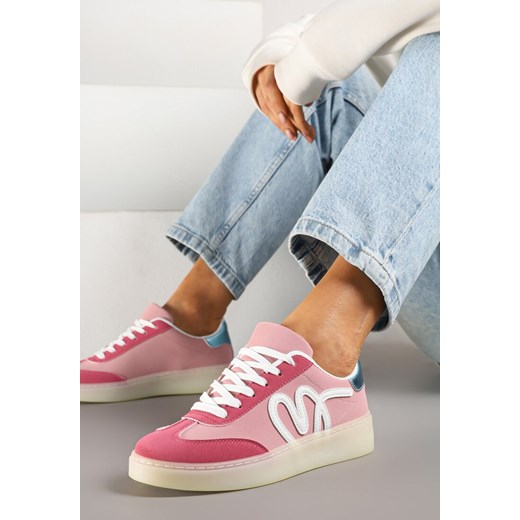 Różowe Sneakersy Kultowe Tenisówki Zdobione Abstrakcyjną Aplikacją Fendiva ze sklepu renee.pl w kategorii Buty sportowe damskie - zdjęcie 178539953
