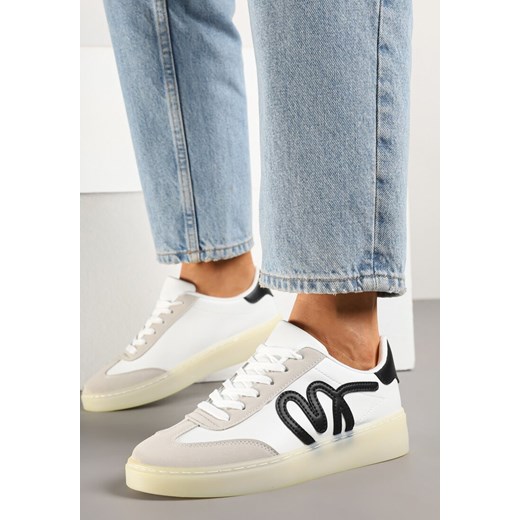 Białe Sneakersy w Stylu Klasycznych Tenisówek z Ozdobną Aplikacją Elddiva ze sklepu born2be.pl w kategorii Buty sportowe damskie - zdjęcie 178541951