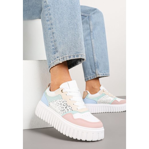 Biało-Różowe Sneakersy na Grubej Tłoczonej Podeszwie z Perforacją i Panterką Odivila ze sklepu born2be.pl w kategorii Buty sportowe damskie - zdjęcie 178545720