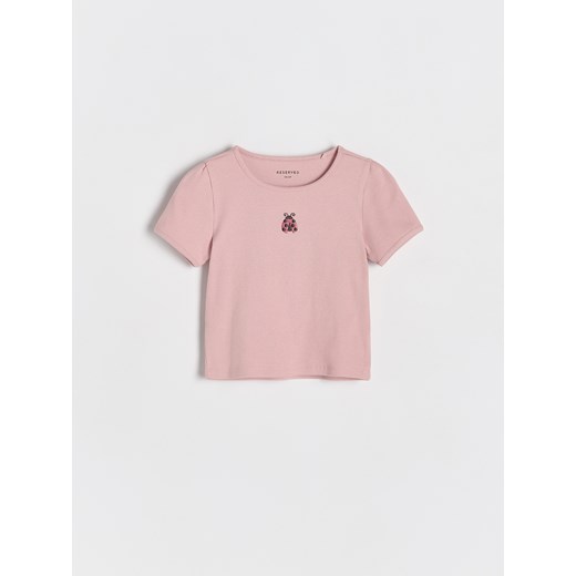 Reserved - Prążkowany t-shirt z haftem - pastelowy róż ze sklepu Reserved w kategorii Bluzki dziewczęce - zdjęcie 178563191
