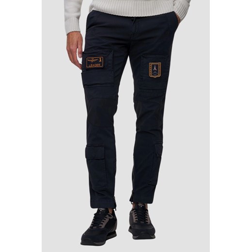 AERONAUTICA MILITARE Granatowe spodnie bojówki Iconic Anti-G, Rozmiar 50 ze sklepu outfit.pl w kategorii Spodnie męskie - zdjęcie 178563840