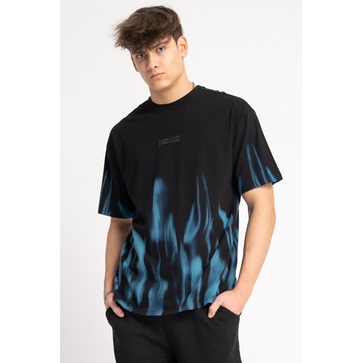 Czarny t-shirt z nadrukiem na całości w kontrastowym kolorze, rozmiar - 140, kolor - czarny ze sklepu REPORTER w kategorii T-shirty chłopięce - zdjęcie 178566673