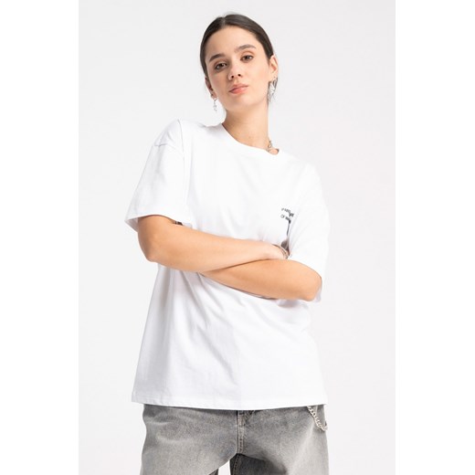 Biały t-shirt z autorską grafiką w kontrastowym kolorze z tyłu, kolor - biały, rozmiar - 140 ze sklepu REPORTER w kategorii Bluzki dziewczęce - zdjęcie 178566730