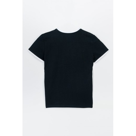 Czarny t-shirt z białą lamówką i wypukłym nadrukiem na wysokości piersi, kolor - okazja Young Reporter