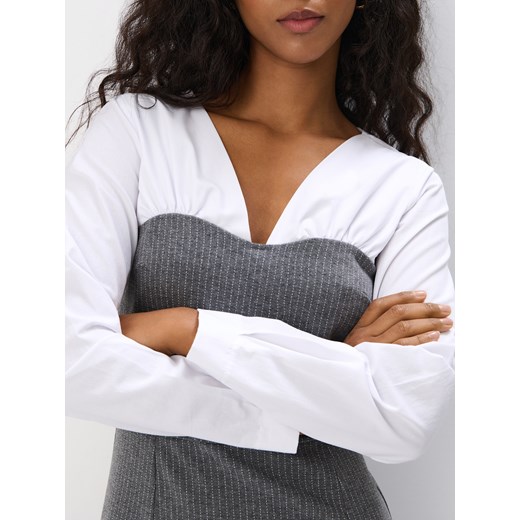 Mohito - Szara sukienka mini ze wstawką koszulową - szary Mohito S Mohito