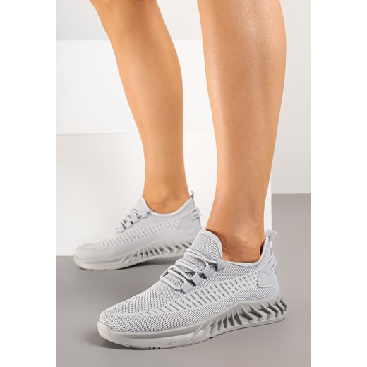 Szare Buty Sportowe Sneakersy z Siateczkowego Materiału na Tłoczonej Podeszwie Ralloti ze sklepu born2be.pl w kategorii Buty sportowe damskie - zdjęcie 178571004