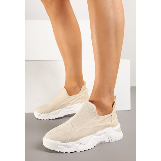 Beżowe Wsuwane Buty Sportowe Sneakersy z Siateczki z Tłoczeniami Nusellia ze sklepu born2be.pl w kategorii Buty sportowe damskie - zdjęcie 178571040
