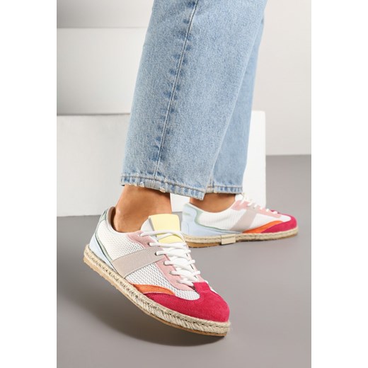 Biało-Czerwone Sneakersy w Stylu Klasycznych Tenisówek z Ozdobnymi Przeszyciami Emloti ze sklepu born2be.pl w kategorii Buty sportowe damskie - zdjęcie 178571274