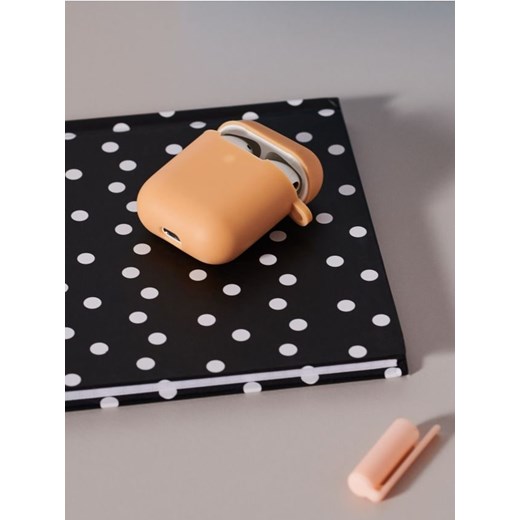 Sinsay - Etui na słuchawki AirPods - pomarańczowy Sinsay One Size promocyjna cena Sinsay