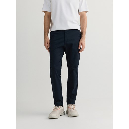 Reserved - Spodnie chino slim fit - granatowy ze sklepu Reserved w kategorii Spodnie męskie - zdjęcie 178587980