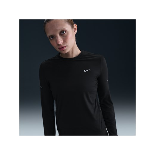 Damska koszulka do biegania chroniąca przed promieniowaniem UV z długim rękawem i półokrągłym dekoltem Dri-FIT Nike Swift - Czerń ze sklepu Nike poland w kategorii Bluzki damskie - zdjęcie 178602431