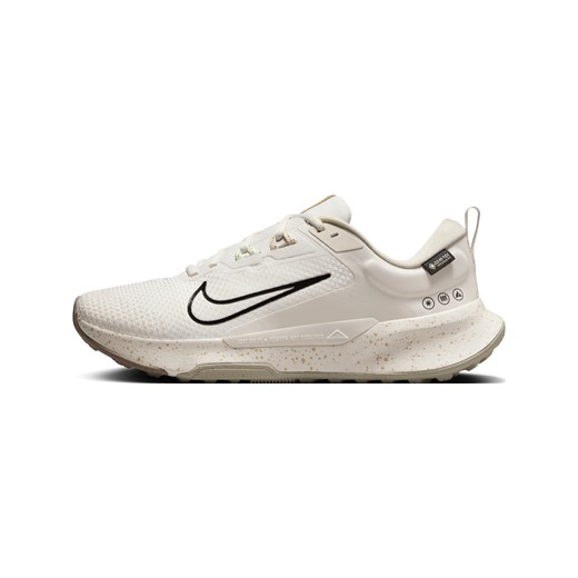 Damskie wodoszczelne buty do biegania w terenie Nike Juniper Trail 2 GORE-TEX - Szary ze sklepu Nike poland w kategorii Buty sportowe damskie - zdjęcie 178602723