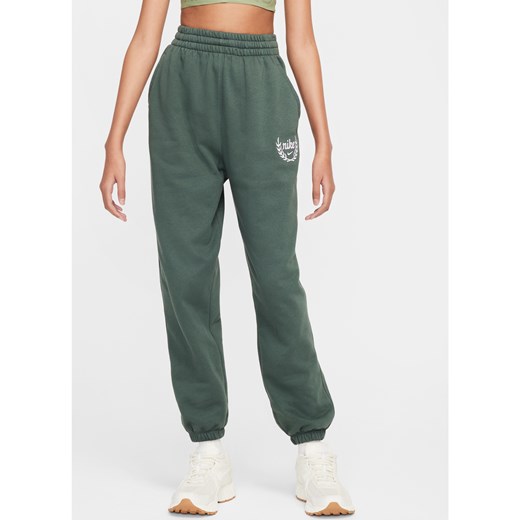 Dziewczęce spodnie o luźnym kroju Nike Club Fleece - Zieleń ze sklepu Nike poland w kategorii Spodnie damskie - zdjęcie 178602830