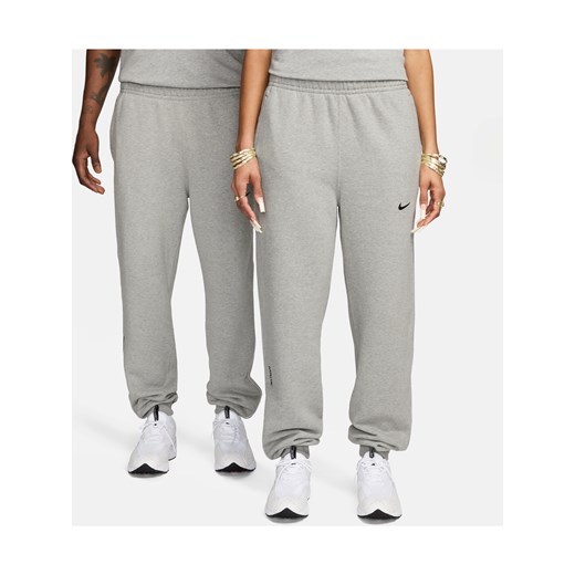 Spodnie dresowe NOCTA Fleece CS - Szary ze sklepu Nike poland w kategorii Spodnie męskie - zdjęcie 178603131