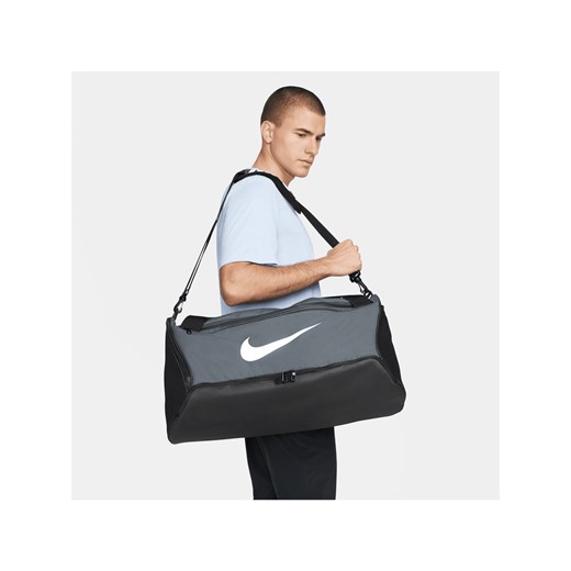 Torba treningowa Nike Brasilia 9.5 (rozmiar M, 60 l) - Szary ze sklepu Nike poland w kategorii Torby sportowe - zdjęcie 178603321