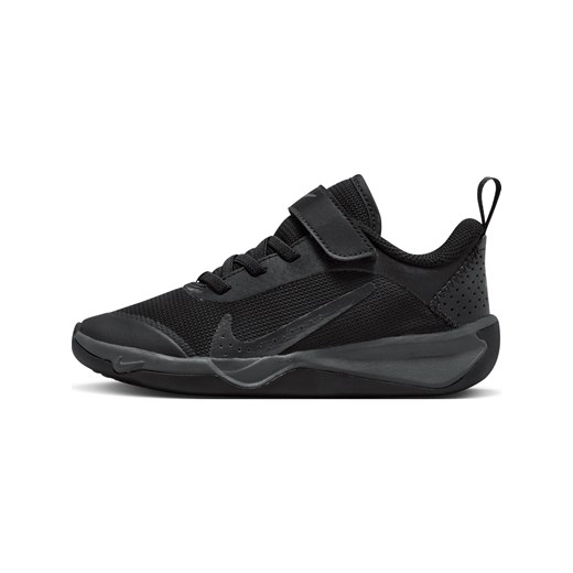 Buty dla małych dzieci Nike Omni Multi-Court - Czerń ze sklepu Nike poland w kategorii Buty sportowe dziecięce - zdjęcie 178603594