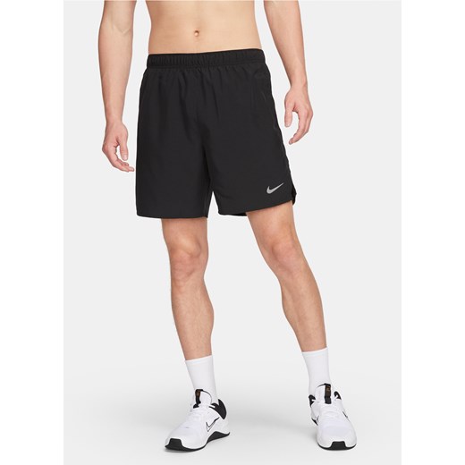 Męskie spodenki do biegania z wszytą bielizną Dri-FIT Nike Challenger 18 cm - Czerń ze sklepu Nike poland w kategorii Spodenki męskie - zdjęcie 178604193