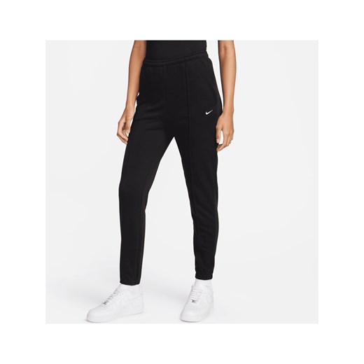 Damskie spodnie z dzianiny dresowej o dopasowanym kroju z wysokim stanem Nike Sportswear Chill Terry - Czerń ze sklepu Nike poland w kategorii Spodnie damskie - zdjęcie 178604633