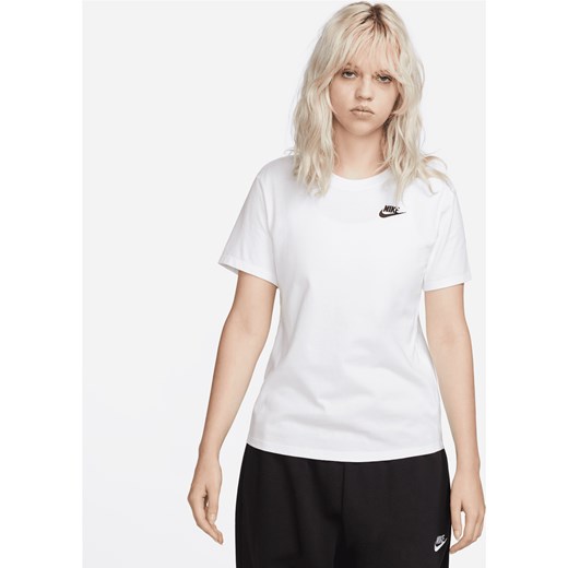 T-shirt damski Nike Sportswear Club Essentials - Biel ze sklepu Nike poland w kategorii Bluzki damskie - zdjęcie 178604772