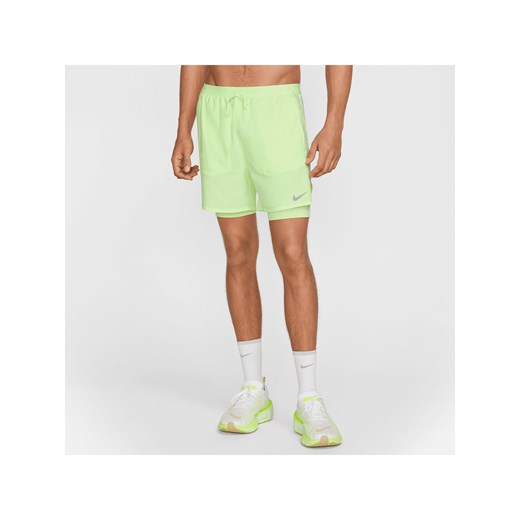 Męskie hybrydowe spodenki do biegania Nike Stride Dri-FIT 13 cm - Żółty ze sklepu Nike poland w kategorii Spodenki męskie - zdjęcie 178604974