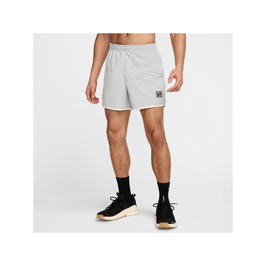 Męskie spodenki treningowe bez podszewki Dri-FIT Nike Gym Heritage 13 cm - Szary ze sklepu Nike poland w kategorii Spodenki męskie - zdjęcie 178605172