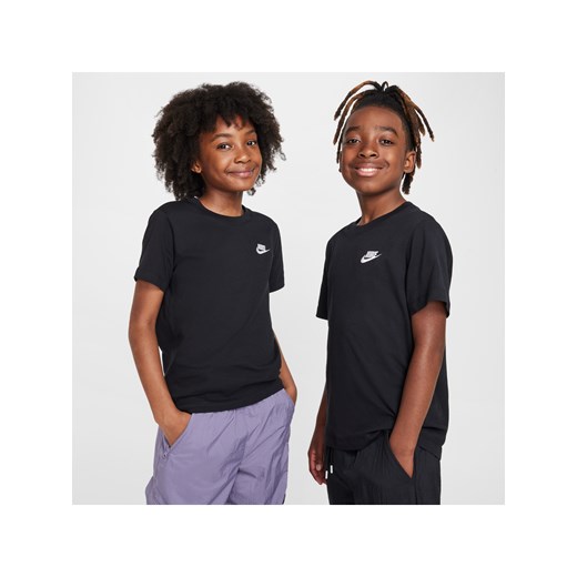 T-shirt dla dużych dzieci Nike Sportswear - Czerń ze sklepu Nike poland w kategorii T-shirty chłopięce - zdjęcie 178605324
