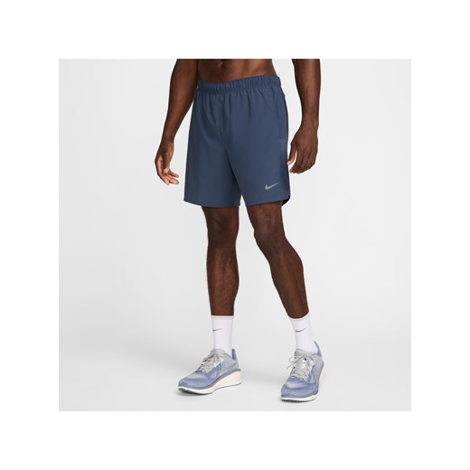 Męskie spodenki do biegania 2 w 1 Dri-FIT Nike Challenger 18 cm - Niebieski ze sklepu Nike poland w kategorii Spodenki męskie - zdjęcie 178605693
