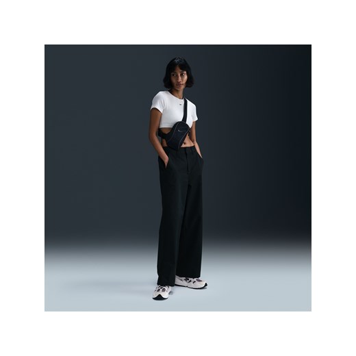 Damskie spodnie ze średnim stanem z diagonalu Nike Sportswear Collection - Czerń ze sklepu Nike poland w kategorii Spodnie damskie - zdjęcie 178606342
