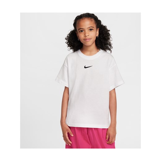 T-shirt dla dużych dzieci (dziewcząt) Nike Sportswear Essential - Biel ze sklepu Nike poland w kategorii Bluzki dziewczęce - zdjęcie 178606414