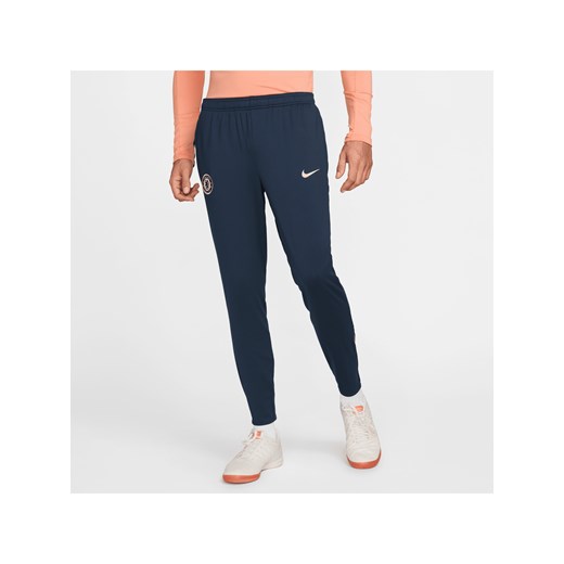 Męskie spodnie piłkarskie z dzianiny Nike Dri-FIT Chelsea F.C. Strike Special Edition - Niebieski ze sklepu Nike poland w kategorii Spodnie męskie - zdjęcie 178606614