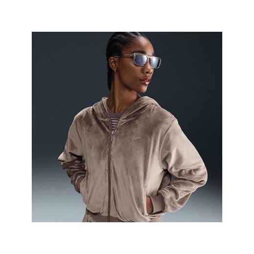 Damska luźna welurowa bluza z kapturem i zamkiem na całej długości Nike Sportswear Chill Knit - Brązowy ze sklepu Nike poland w kategorii Bluzy damskie - zdjęcie 178607261