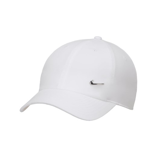 Czapka o nieusztywnionej konstrukcji z metalowym logo Swoosh Nike Dri-FIT Club - Biel ze sklepu Nike poland w kategorii Czapki z daszkiem męskie - zdjęcie 178607710