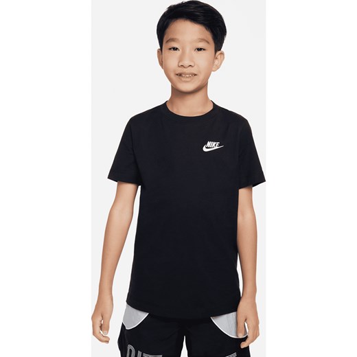 T-shirt dla dużych dzieci Nike Sportswear - Czerń ze sklepu Nike poland w kategorii T-shirty chłopięce - zdjęcie 178607863
