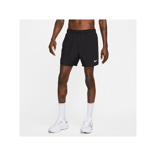 Męskie spodenki do biegania z wszytą bielizną Dri-FIT Nike Challenger 13 cm - Czerń ze sklepu Nike poland w kategorii Spodenki męskie - zdjęcie 178608784