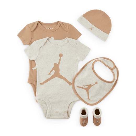 Pięcioczęściowy zestaw z body dla niemowląt Jordan 5-Piece Core Gift Set - Brązowy ze sklepu Nike poland w kategorii Odzież dla niemowląt - zdjęcie 178608913