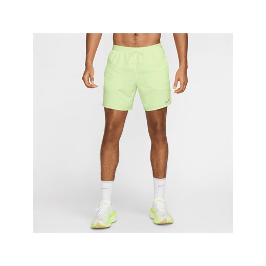 Męskie spodenki do biegania 2 w 1 18 cm Dri-FIT Nike Stride - Żółty ze sklepu Nike poland w kategorii Spodenki męskie - zdjęcie 178608980