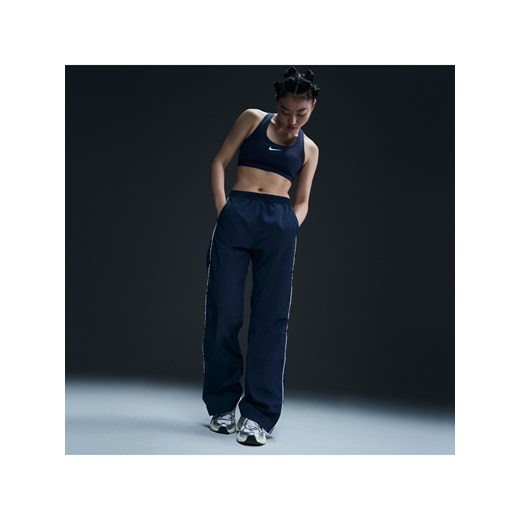Damskie spodnie z tkaniny z wysokim stanem i luźnymi nogawkami Nike Windrunner - Niebieski ze sklepu Nike poland w kategorii Spodnie damskie - zdjęcie 178609512