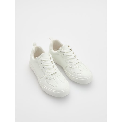 Białe trampki dziecięce Reserved 